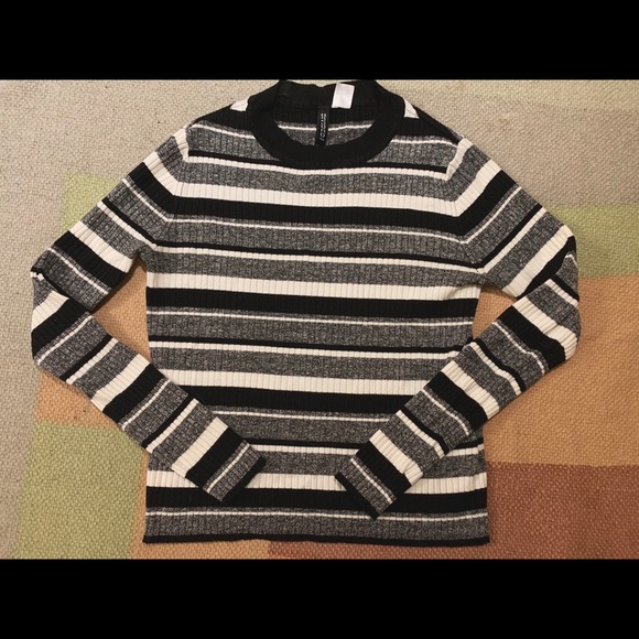 White and black striped scoop neck H&M sweater - Picture 2 of 3